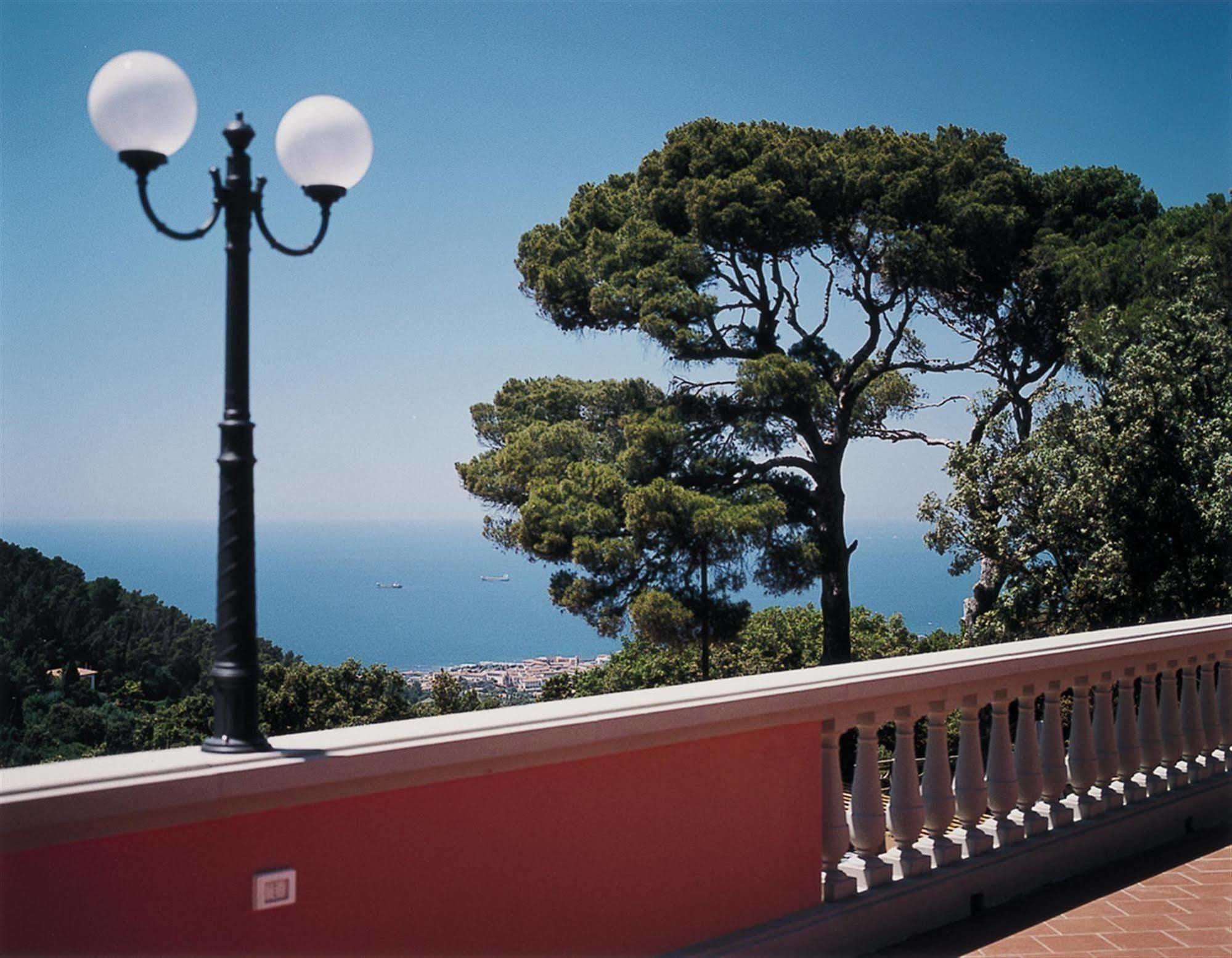 Hotel La Vedetta リヴォルノ エクステリア 写真